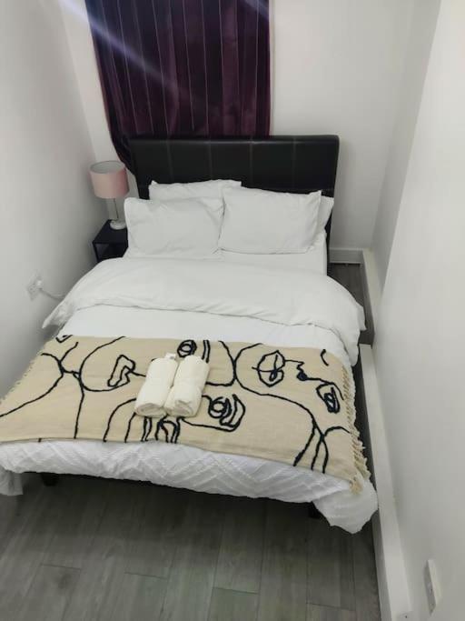 Home Away Barking 巴尔金 外观 照片
