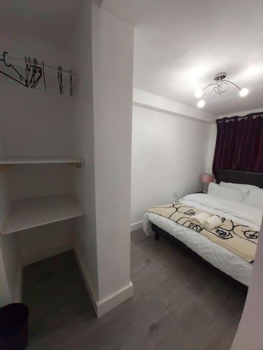 Home Away Barking 巴尔金 外观 照片
