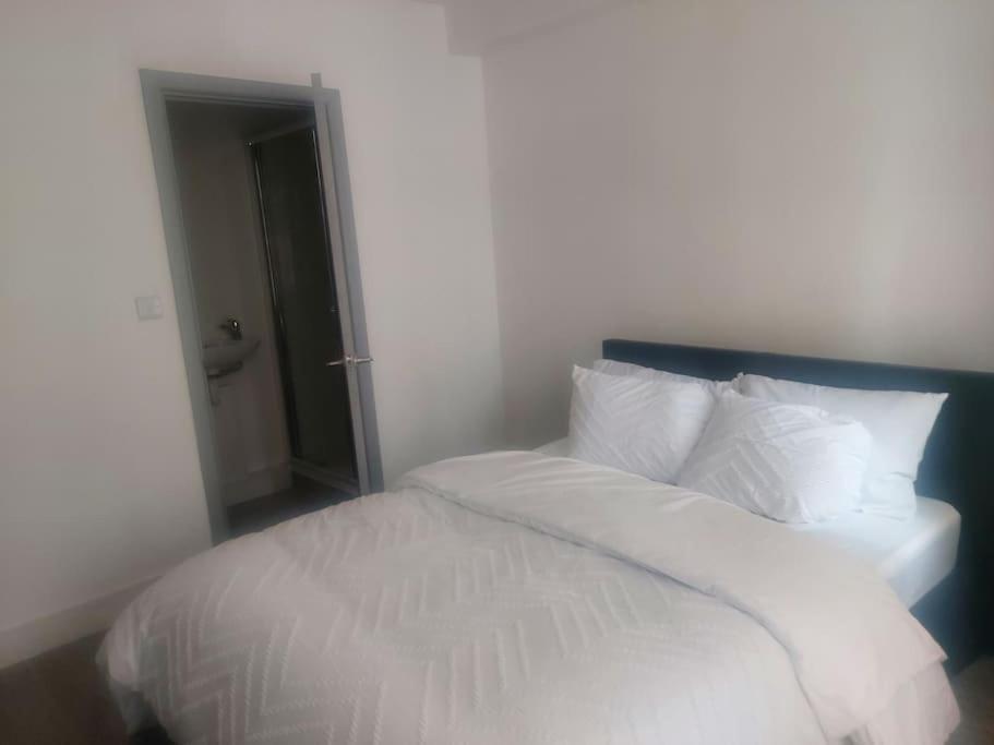 Home Away Barking 巴尔金 外观 照片